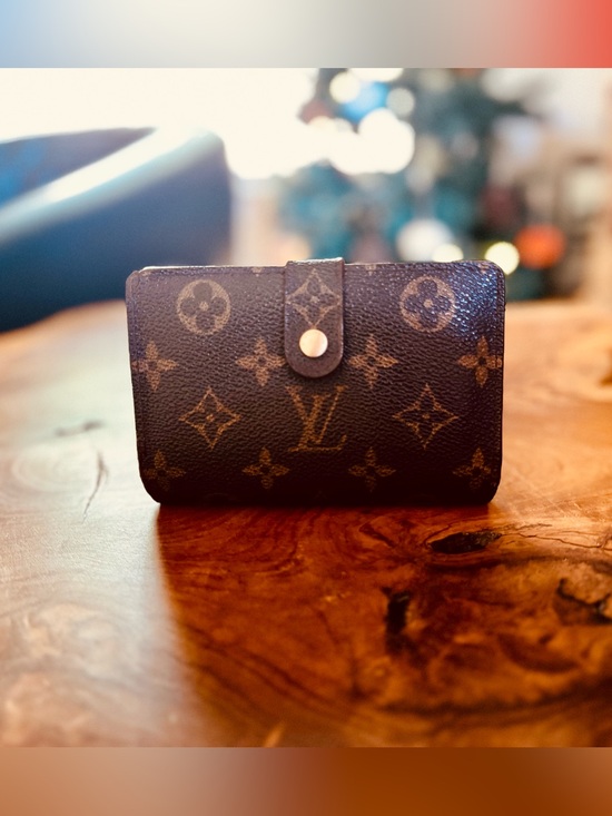 Louis Vuitton Handbags - Just in Vuitton French purse, compact, wallet, kiss, lock, monogram, canvas